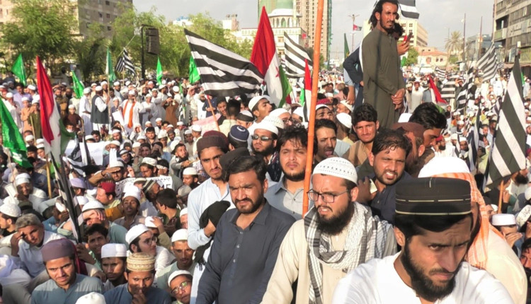 People, women chant slogans condemning fuel price hike in Pakistan ...