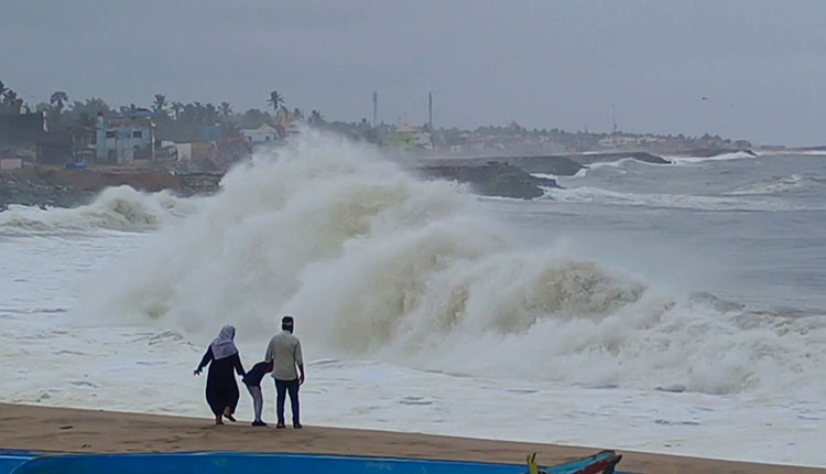 கடல் சீற்றத்தால் தமிழ்நாடு, கேரளா, லட்சத்தீவுக்கு கள்ளக்கடல் எச்சரிக்கை