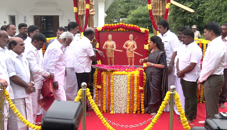 மருதுபாண்டியர் நினைவுதினத்தையொட்டி சென்னை கிண்டியில் உள்ள திருவுருவ சிலைகளுக்கு அமைச்சர்கள் மரியாதை..