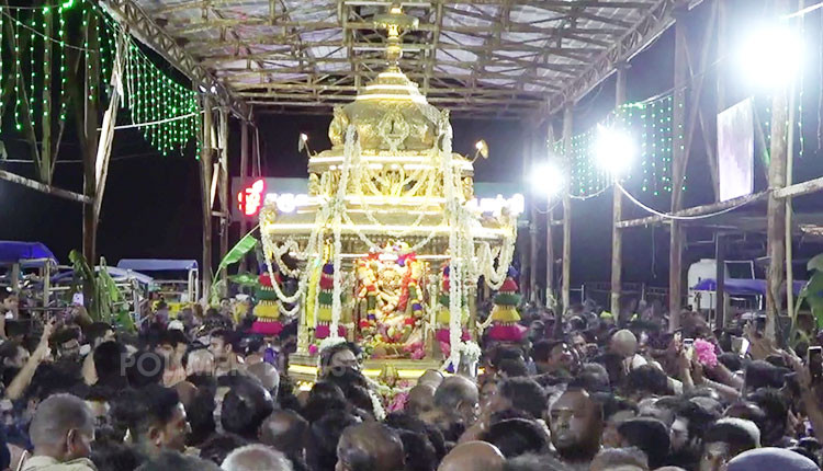 திருச்செந்தூர் முருகன் கோவில் கந்தசஷ்டி தங்கத்தேர்பவனி விழா