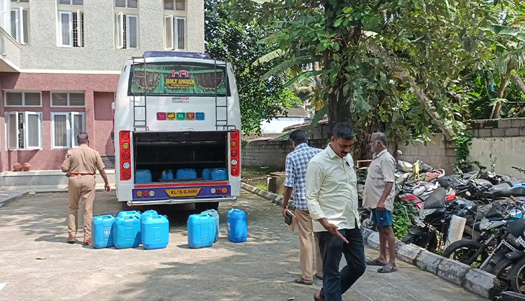 கேரளாவுக்குக் கடத்த முயன்ற 2,100 லிட்டர் கெரசின் பறிமுதல்