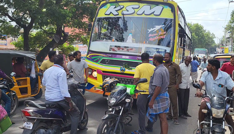 ஏர் ஹாரன் அடித்தபடி வாகன ஓட்டிகளை பயமுறுத்திய தனியார் பேருந்து ஓட்டுனர்.. மடக்கிப் பிடித்து எச்சரித்த பொதுமக்கள்