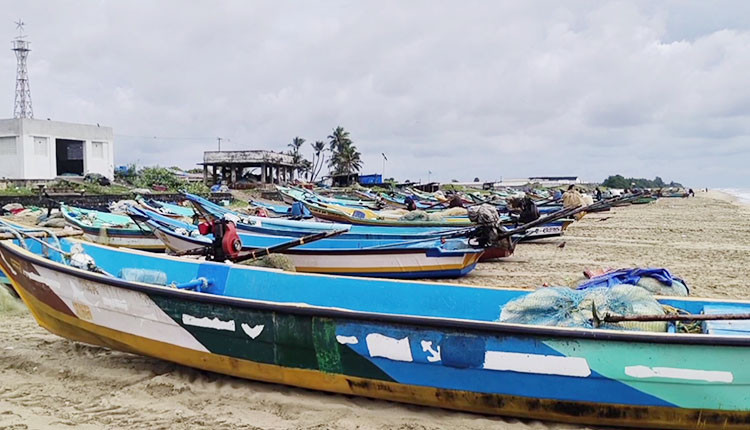 தெற்கு வங்கக் கடலில் பகுதியில் குறைந்த காற்றழுத்தத் தாழ்வுப் பகுதி.. மீனவர்கள் கடலுக்கு செல்ல தடை