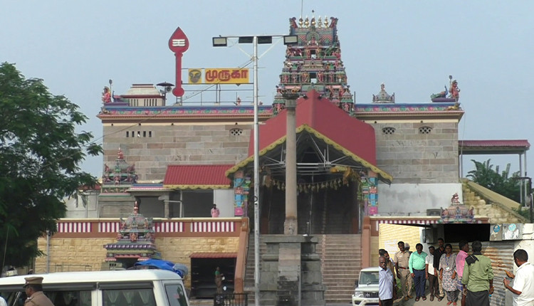 வெண்ணைமலை சுப்ரமணியசுவாமி கோவிலுக்கு சொந்தமான இடத்தில் உள்ள கடைகளுக்கு சீல்... உயர்நீதிமன்ற உத்தரவுப்படி இந்து சமய அறநிலையத்துறை அதிகாரிகள் நடவடிக்கை