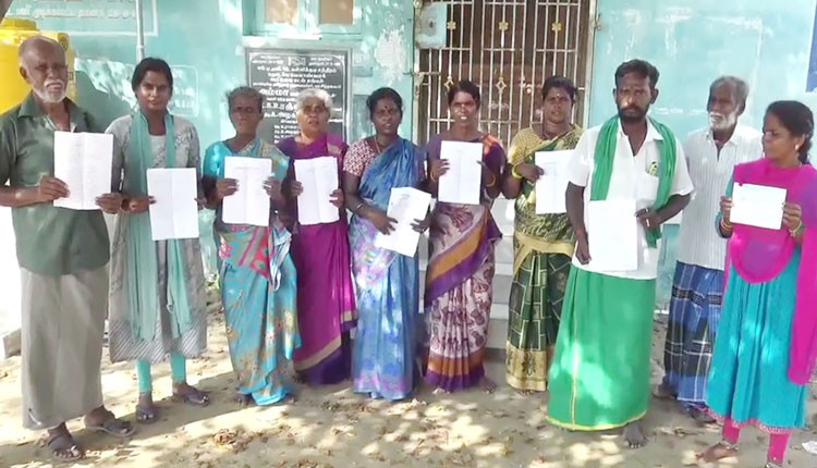 மதுரை அருகே அடகு வைத்த 40 சவரன் நகை கையாடல்.. கூட்டுறவு வங்கியை முற்றுகையிட்டு பெண்கள்